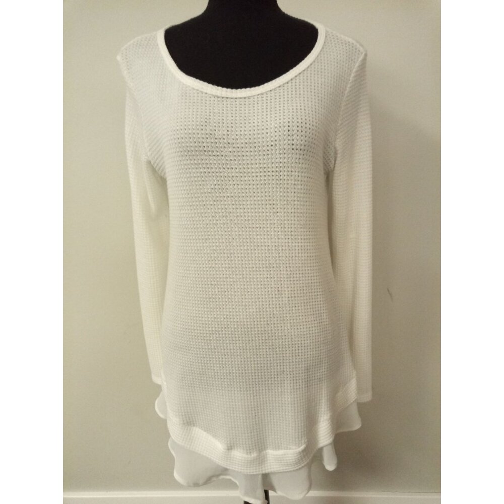 Coco and Main Women's White Crewneck Sweater Size Medium